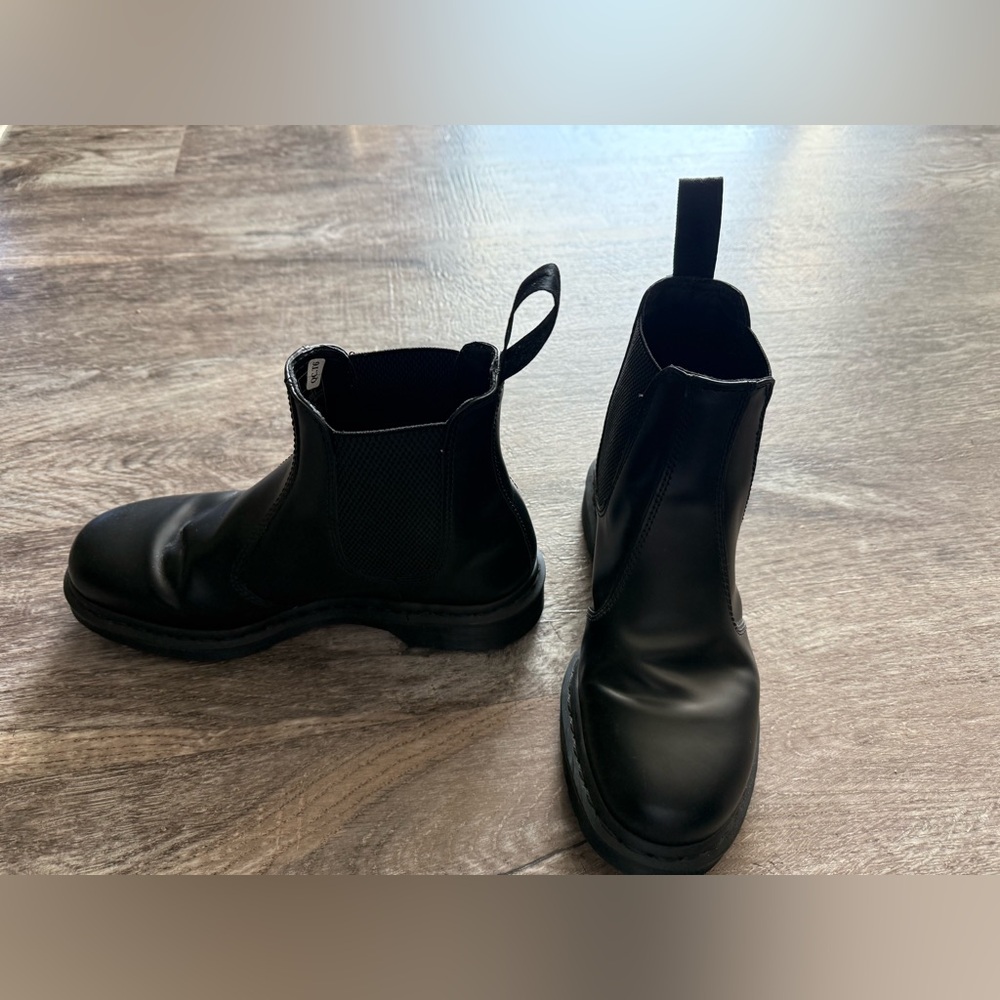 Dr Martens Chelsea Boot, Women’s size 9. Worn once!